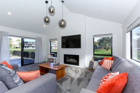 Photo of property in 6 Francis Douglas Drive, Westown, New Plymouth, 4310