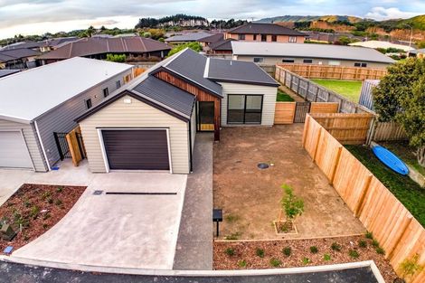 Photo of property in 8 Koru Loop, Paraparaumu, 5032