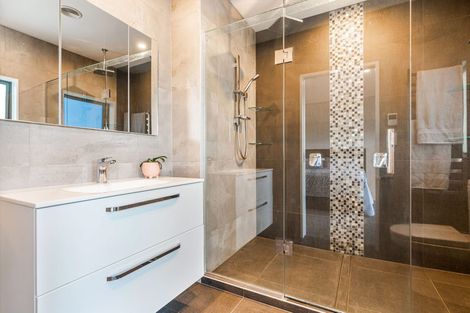 Photo of property in 36 Gilbransen Road, Kumeu, 0810