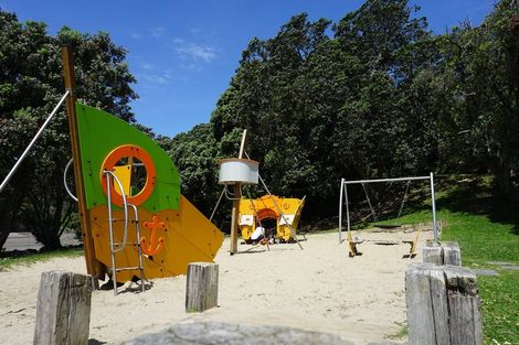 Photo of property in 53 Island Bay Road, Beach Haven, Auckland, 0626