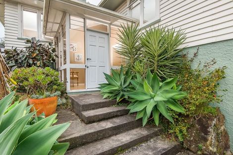 Photo of property in 1/16 Howard Road, Northcote, Auckland, 0627