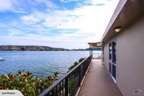 Photo of property in 18a Trevor Terrace, Paremata, Porirua, 5024