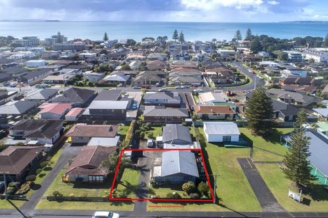 Photo of property in 1/127 Centreway Road, Orewa, 0931