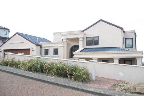 Photo of property in 40 Dress Circle, Newlands, Wellington, 6037