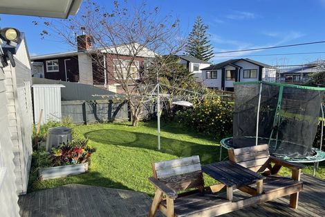 Photo of property in 31 Sunnyside Road, Sunnyvale, Auckland, 0612