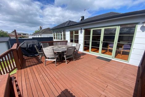 Photo of property in 21 Otakau Road, Milford, Auckland, 0620