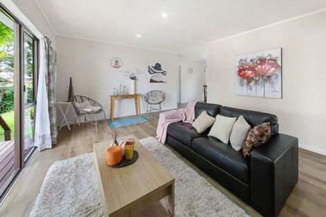 Photo of property in 2/58 Clevedon Road, Papakura, 2110