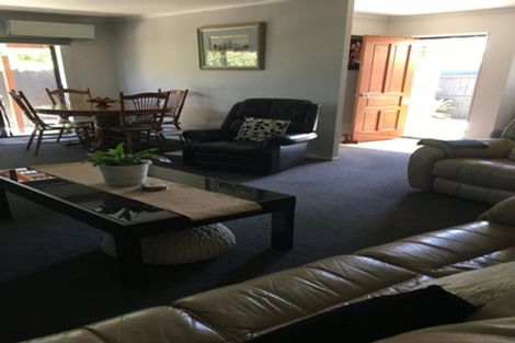 Photo of property in 32 Magnolia Drive, Waiuku, 2123