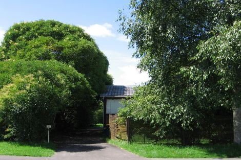 Photo of property in 2/79 Sylvia Road, Hillcrest, Auckland, 0627