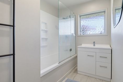 Photo of property in 16 Dingadee Street, Welcome Bay, Tauranga, 3112
