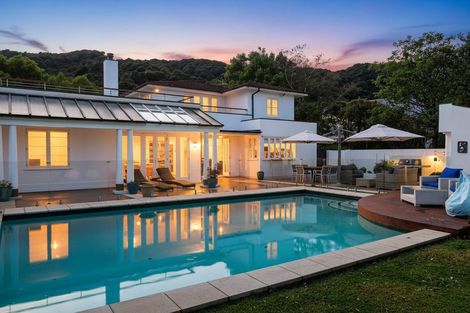 Photo of property in 25 Cheviot Road, Lowry Bay, Lower Hutt, 5013