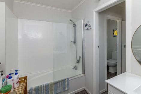 Photo of property in 15 Mahoe Street, Otaki Beach, Otaki, 5512