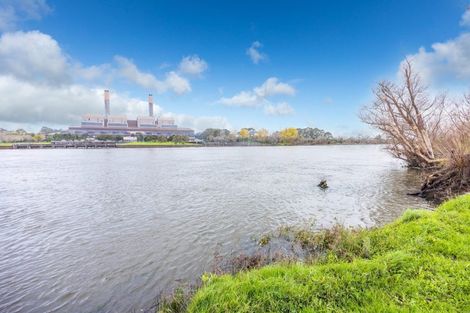 Photo of property in 190 Great South Road, Huntly, 3700