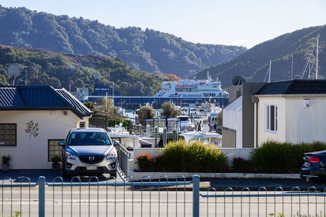 Photo of property in 40-42 Waikawa Road, Picton, 7220