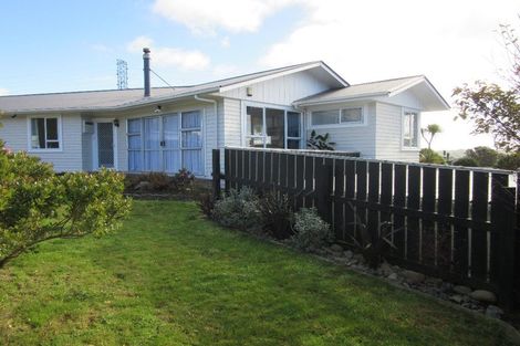 Photo of property in 14 Barclay Street, Newlands, Wellington, 6037