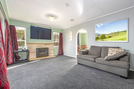 Photo of property in 22 Motuoapa Place, Kelvin Grove, Palmerston North, 4414