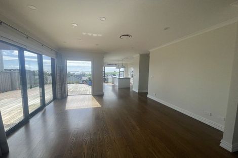 Photo of property in 39 Headland Drive, Long Bay, Auckland, 0630