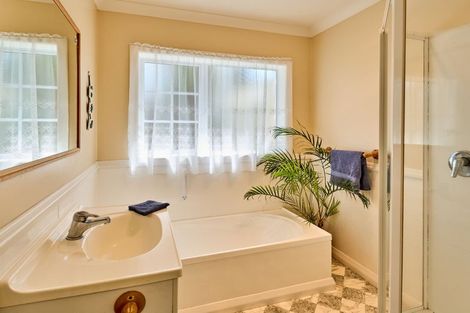 Photo of property in 20a Redwood Avenue, Tawa, Wellington, 5028