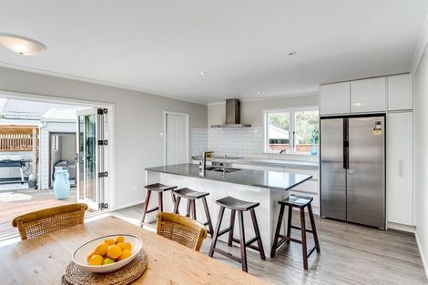 Photo of property in 10 Petane Road, Bay View, Napier, 4104