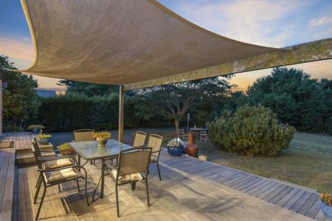 Photo of property in 1083 Kahikatea Flat Road, Waitoki, Kaukapakapa, 0871