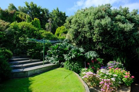 Photo of property in 22 Athol Place, Ravensbourne, Dunedin, 9022