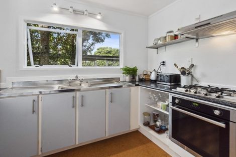 Photo of property in 3 Ferndale Avenue, Leigh, 0985