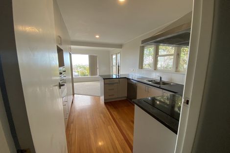 Photo of property in 8 Speedy Crescent, Hillcrest, Auckland, 0627