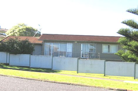 Photo of property in 16 Minaret Drive, Bucklands Beach, Auckland, 2014