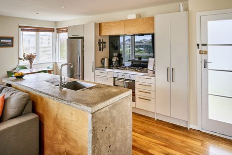 Photo of property in 11 Dunmail Way, Newlands, Wellington, 6037