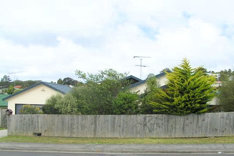 Photo of property in 10 Killygordon Place, Massey, Auckland, 0614