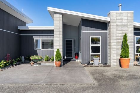 Photo of property in 21 Okarito Avenue, Levin, 5510