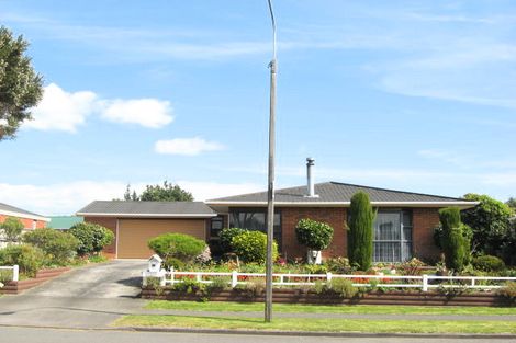 Photo of property in 37 Heta Road, Highlands Park, New Plymouth, 4312