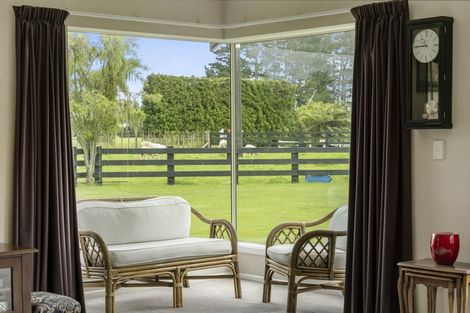 Photo of property in 271 Richmond Road, Lepperton, New Plymouth, 4373