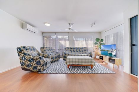 Photo of property in 1b Bamboo Grove, Kelston, Auckland, 0602