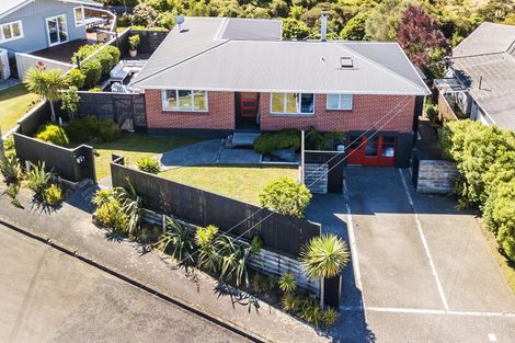 Photo of property in 18 Kapekape Place, Pukerua Bay, 5026