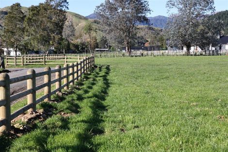 Photo of property in 431 Tararua Road, Levin, 5571