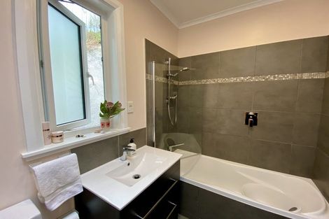 Photo of property in 112 Eden Street, Island Bay, Wellington, 6023