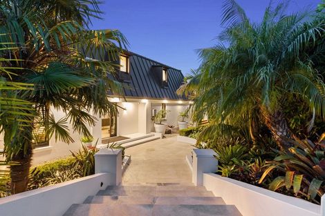 Photo of property in 16 Island View Terrace, Cockle Bay, Auckland, 2014