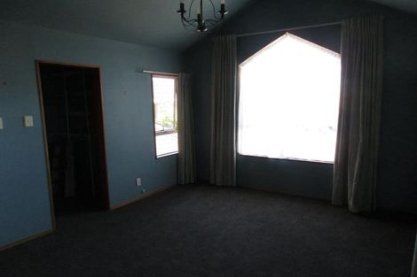 Photo of property in 25 Molyneux Close, Whitby, Porirua, 5024