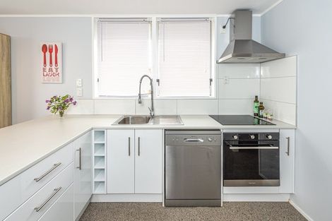 Photo of property in 19 Cross Street, Castlecliff, Whanganui, 4501