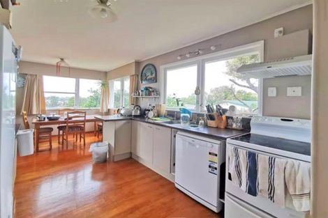 Photo of property in 23 La Trobe Street, Pakuranga Heights, Auckland, 2010