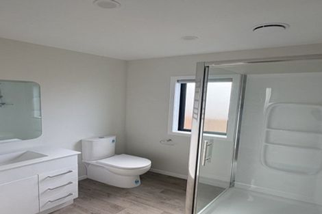 Photo of property in 98 Tirimoana Road, Te Atatu South, Auckland, 0602