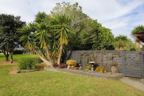 Photo of property in 10 Endeavour Place, One Tree Point, 0118