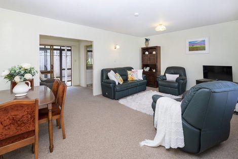 Photo of property in 3/83 Uxbridge Road, Cockle Bay, Auckland, 2014