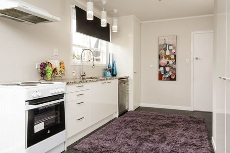 Photo of property in 10 Royal View Road, Te Atatu South, Auckland, 0610