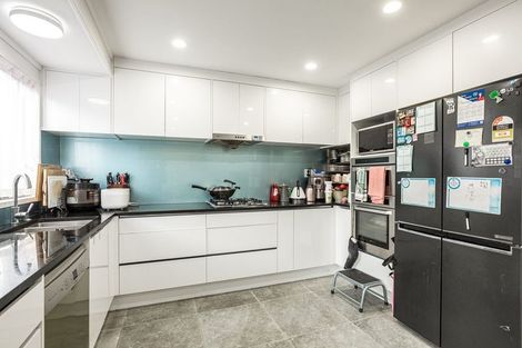 Photo of property in 11 Jillteresa Crescent, Half Moon Bay, Auckland, 2012