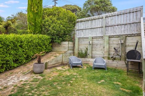 Photo of property in 1a Court Road, Tawa, Wellington, 5028