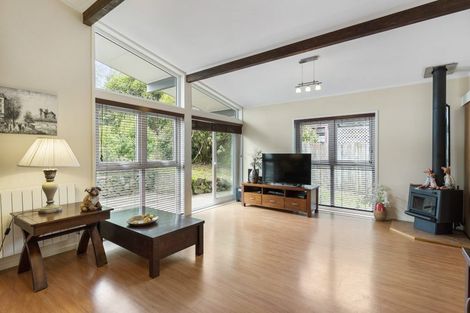 Photo of property in 22 Gwenand Place, Botany Downs, Auckland, 2010