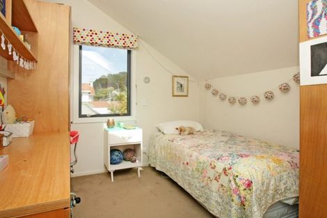 Photo of property in 9 Marine Parade, Seatoun, Wellington, 6022