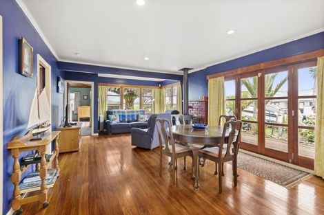 Photo of property in 13 Lorenzen Bay Road, Raglan, 3225